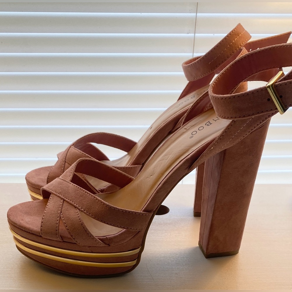 BAMBOO Pink Suede Heels with Crisscross Straps Women’s 8.5 DONATED